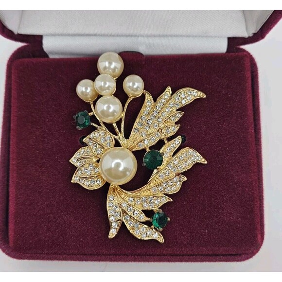 Camrose & Kross Jacqueline Kennedy Pin Brooch Faux Emerald, Pearl & Crystals - Picture 4 of 12
